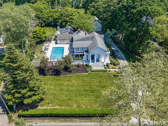 3rd image of 817 Sasco Hill Road