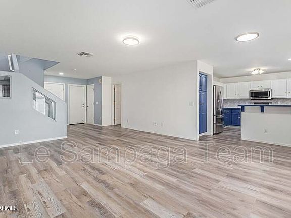 4th image of 1082 E Lakeview Dr