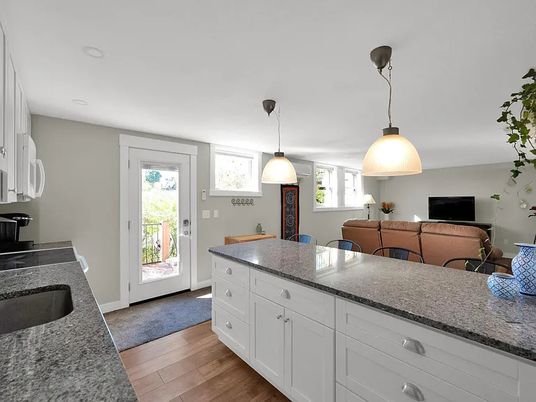 169 E 4th Ave #B — Photo 12