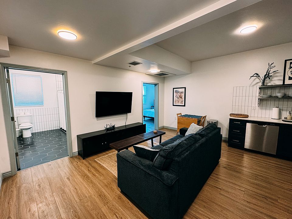 1st image of 205 7th St NW #107