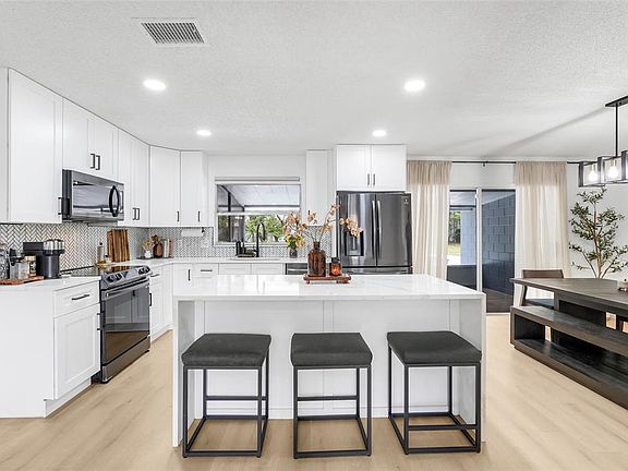 4th image of 589 Del Rio St