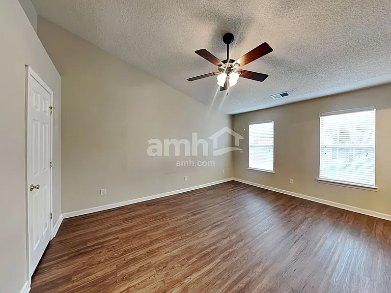15464 Stone Hollow Dr — Photo 9