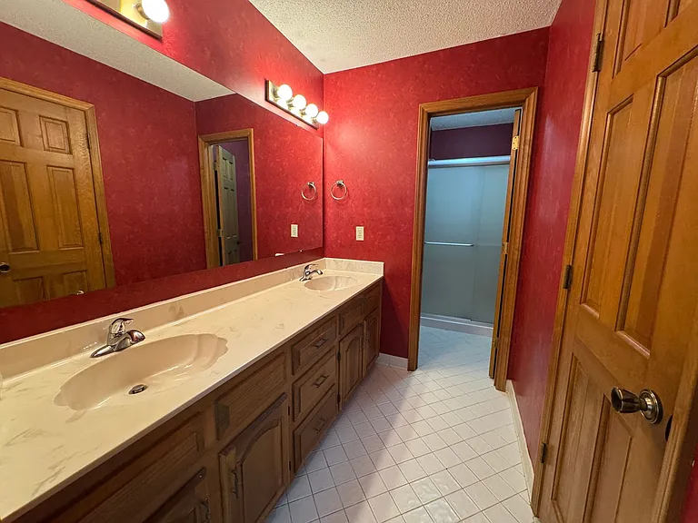 307 Fallingbrook Dr — Photo 16
