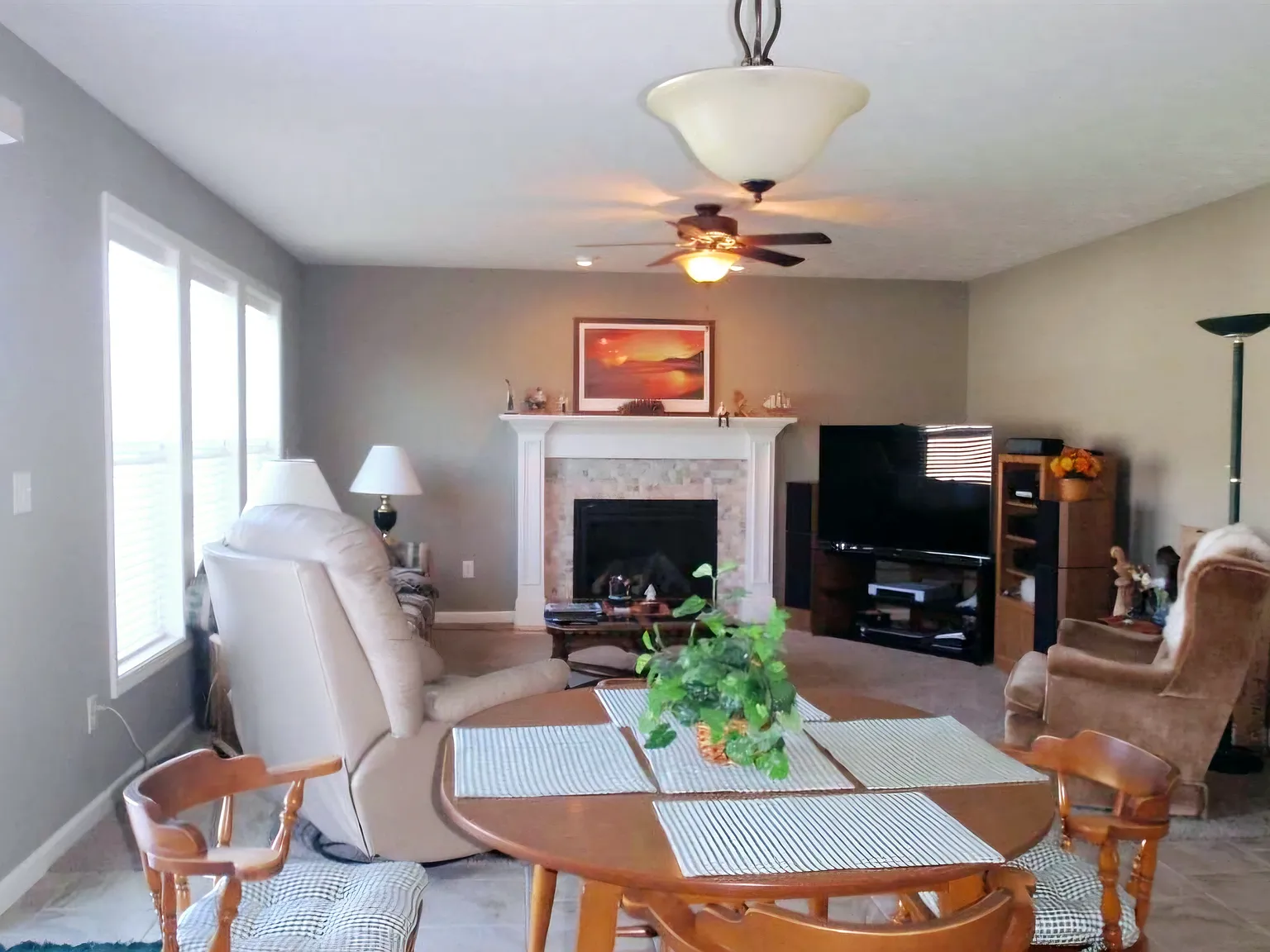 4 bed, 2.5 bath, 3203 sqft, $2,800 — Photo 3