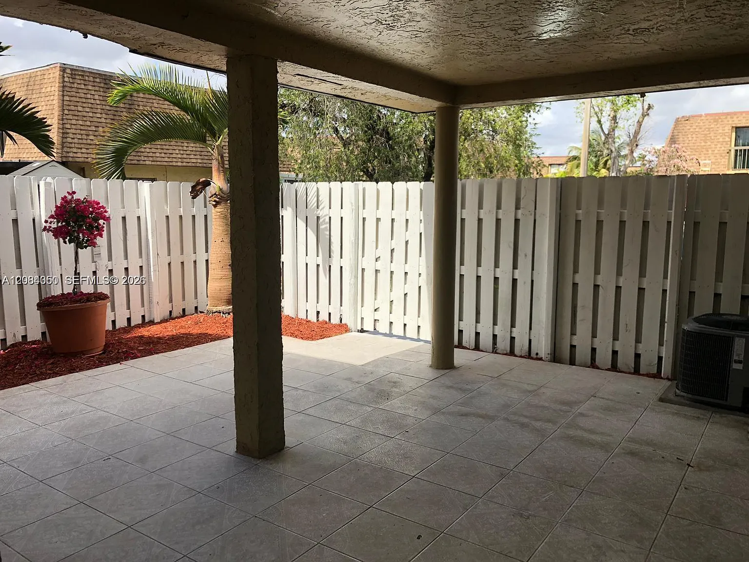 Lago Grande Four-C Condo — Photo 4