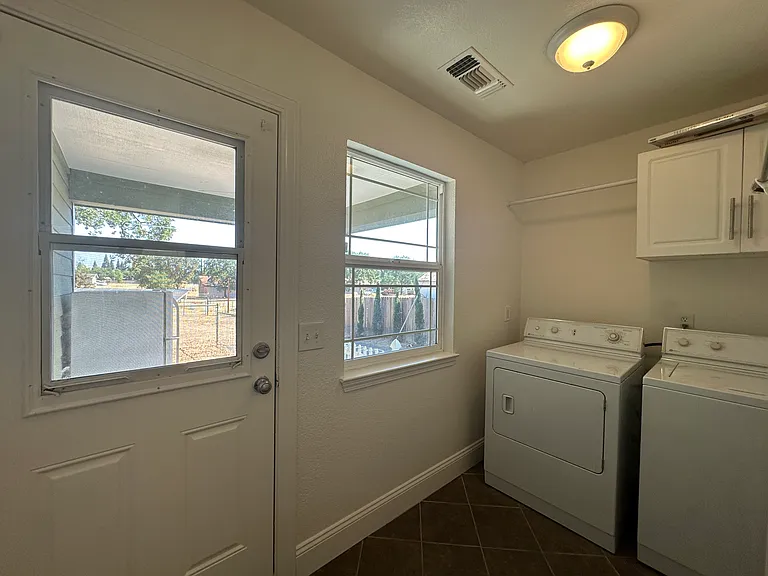 2400 Central Ave — Photo 29