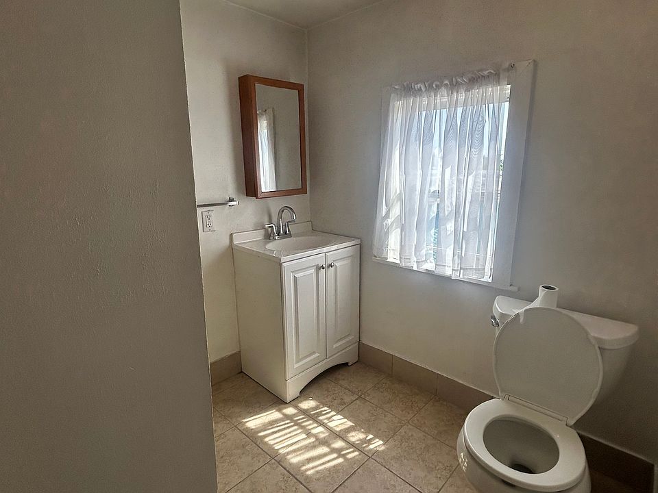 1st image of 121 Mahogany Dr #6