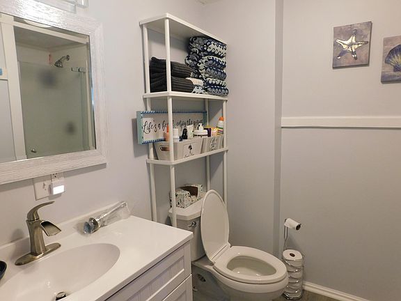 5th image of 3 Bay Ave #20