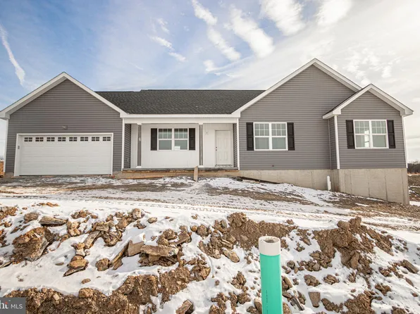 292 Valley View Cir #140, York, PA 17408