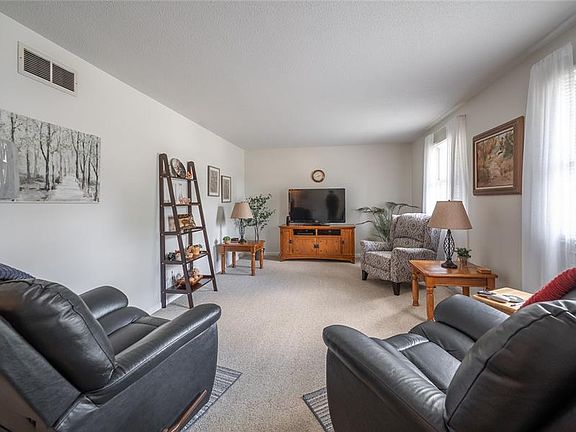 2nd image of 1112 Sycamore Dr
