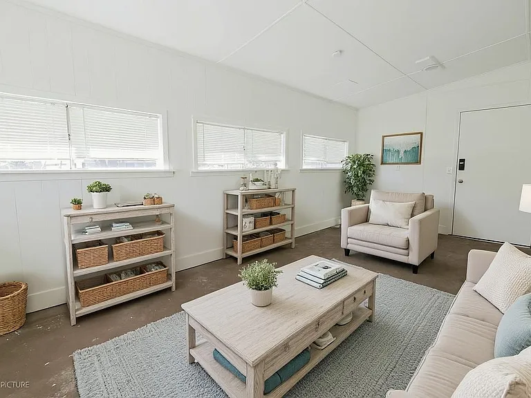 2518 Daugherty St — Photo 4