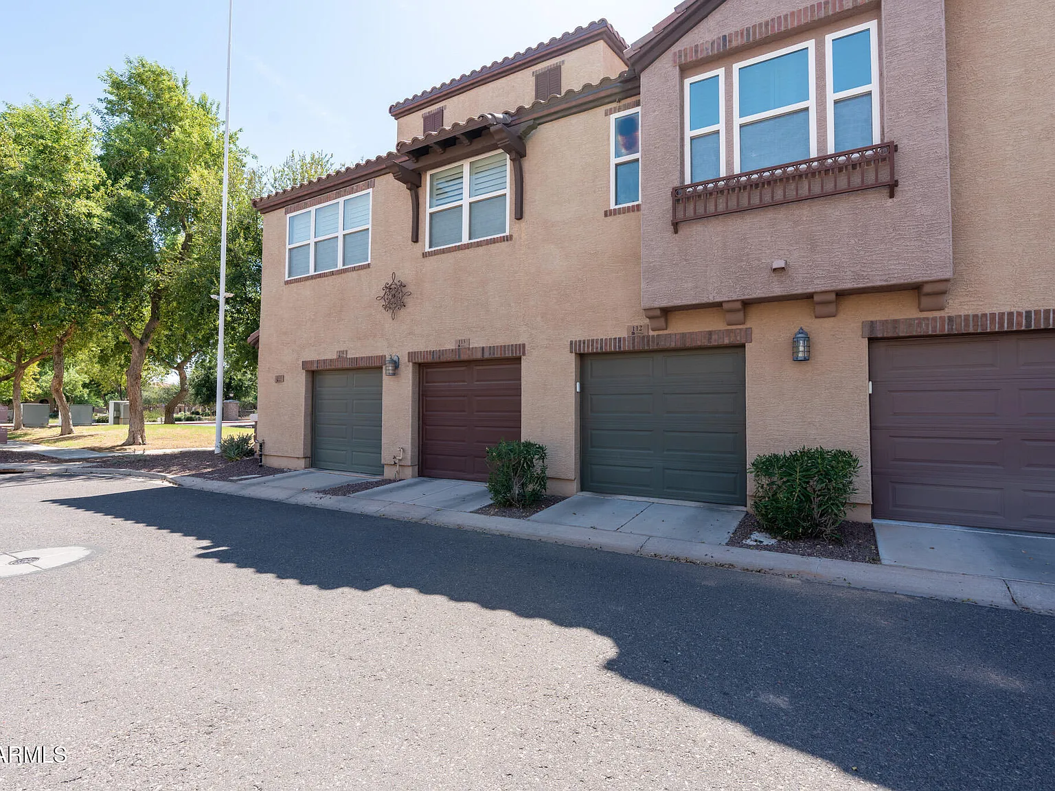 2 bed, 2.0 bath, 1006 sqft, $2,199 — Photo 2