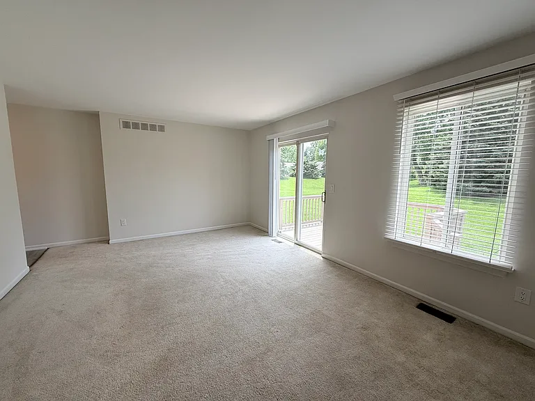 24381 Juliet Dr — Photo 13