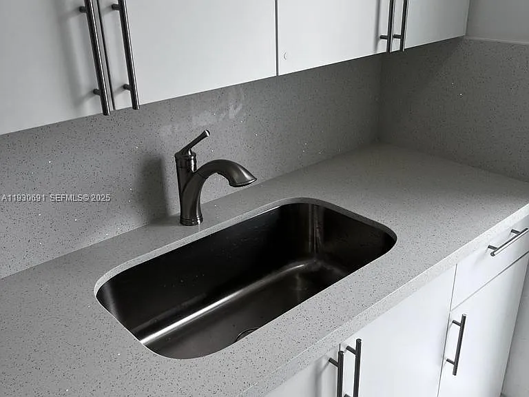 1131 SW 7th St #3 — Photo 2