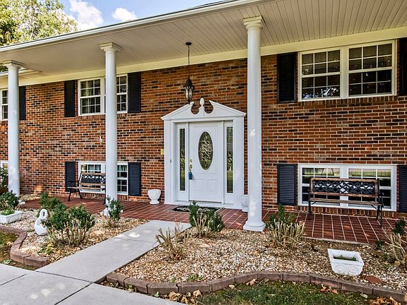 2nd image of 302 Calloway Dr