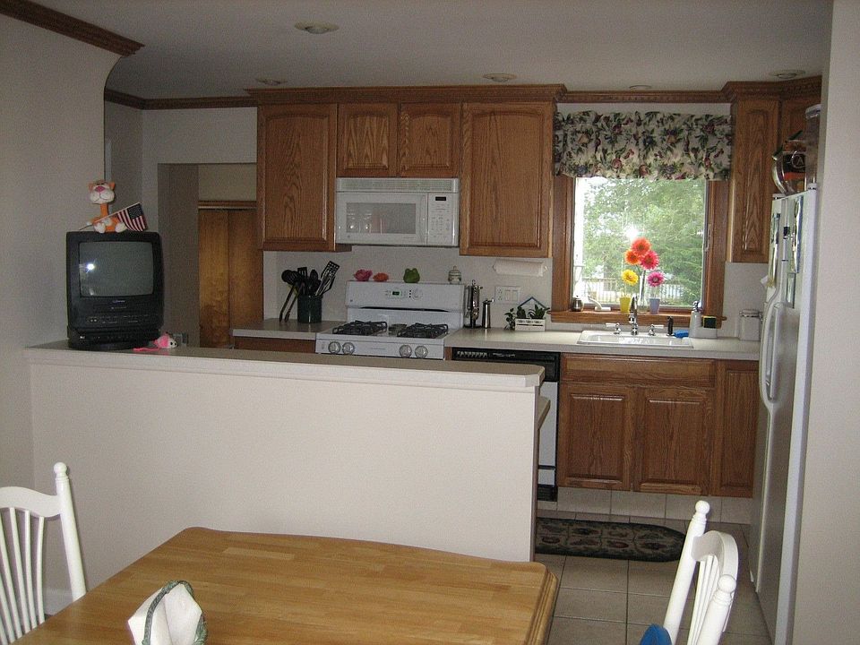2nd image of 235 Kensington Rd