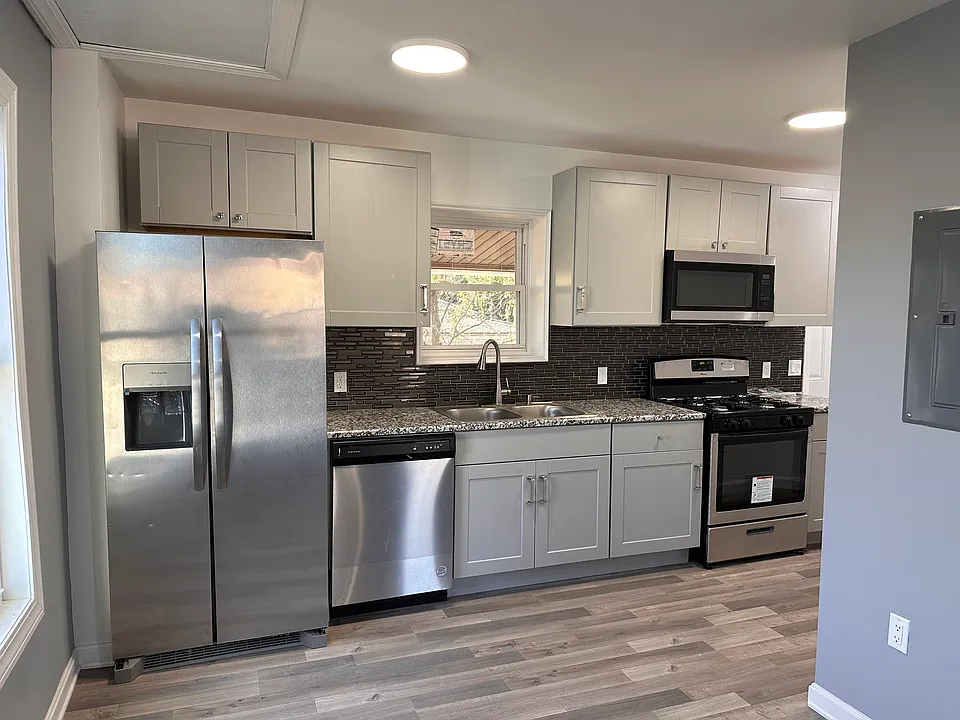 143 Hickory St #2A