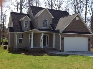 822 Leach Ave, Thomasville, NC 27360