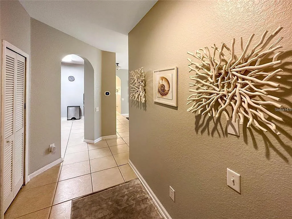 3 bed, 2.0 bath, 1408 sqft, $1,750 — Photo 3