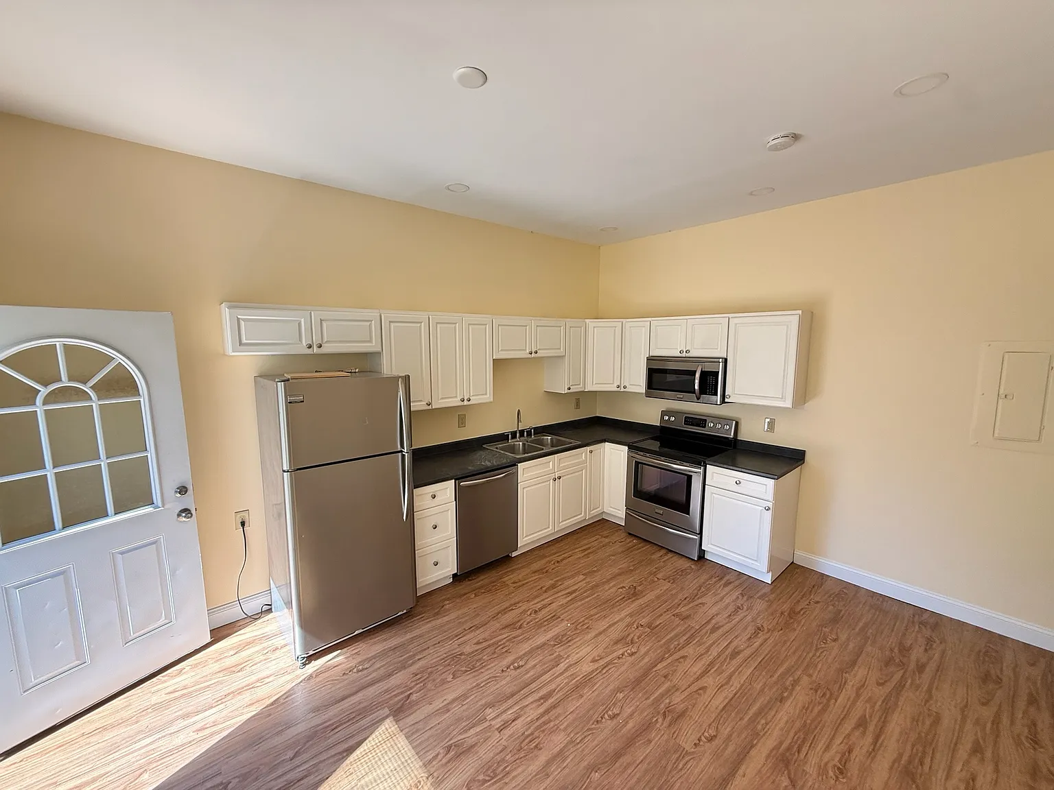 2 bed, $2,100 — Photo 1