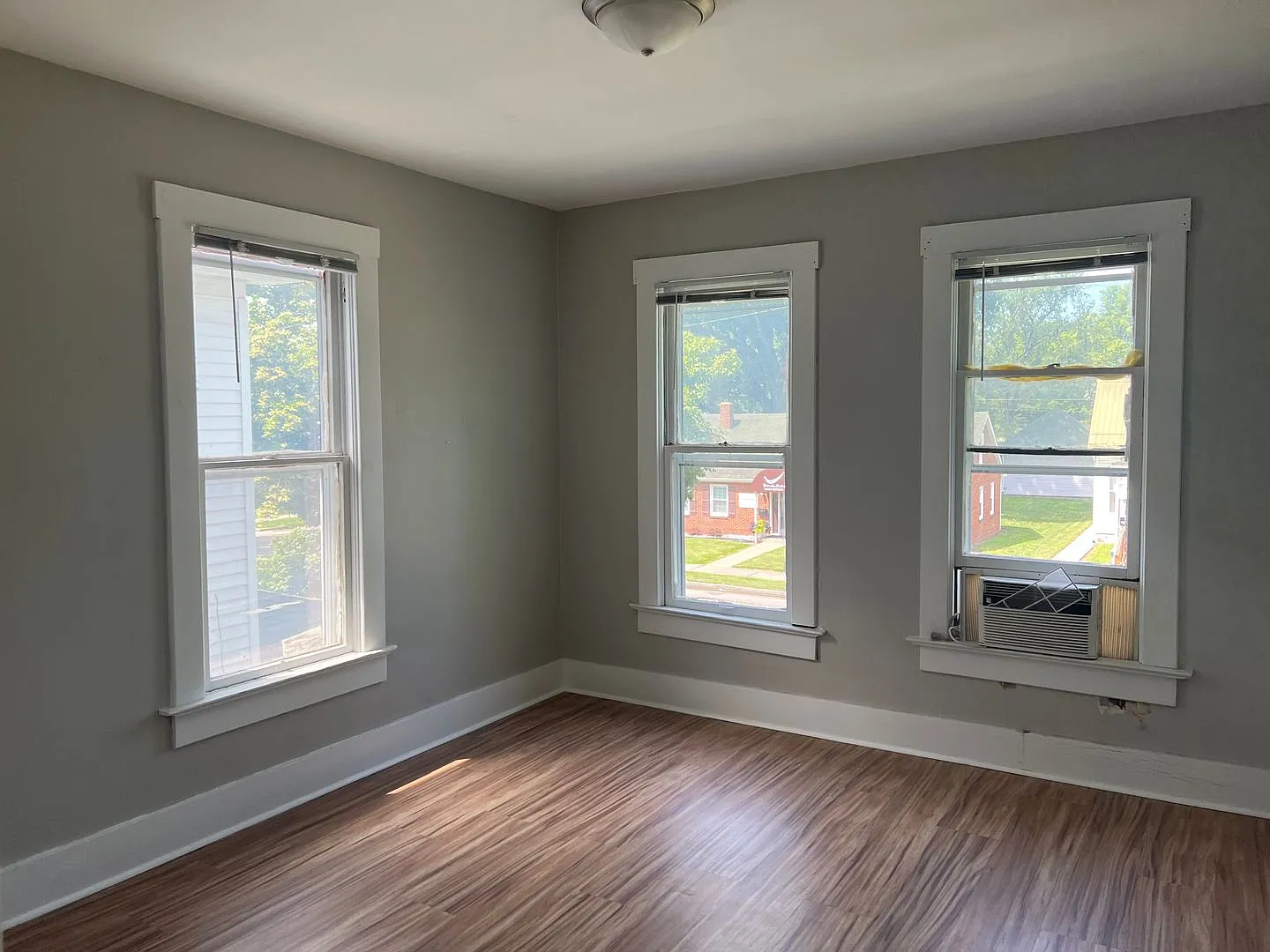 1 Bed/1 Bath Upstairs Unit — Photo 1
