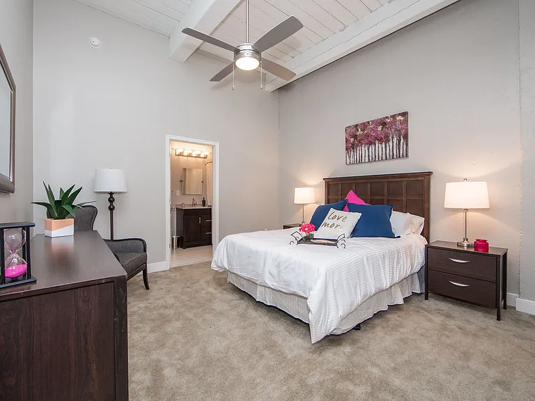 Broadway Apartments — Photo 14
