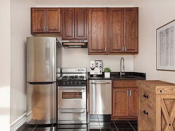 2nd image of 510 Amsterdam Ave APT 2D