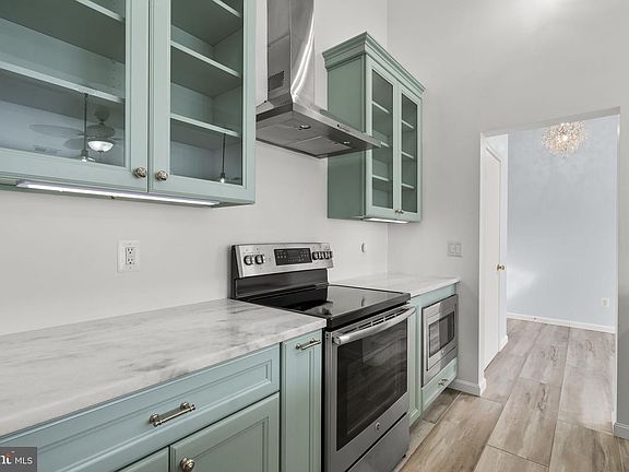 2nd image of 2610 Camelback Ln APT 9