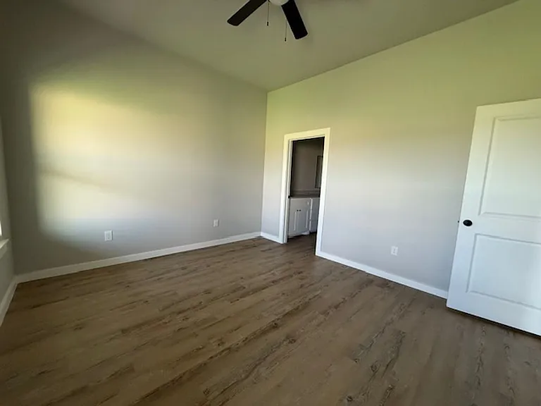 958 Minda St — Photo 13