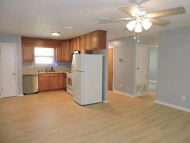 6537 Sinclair St — Photo 4