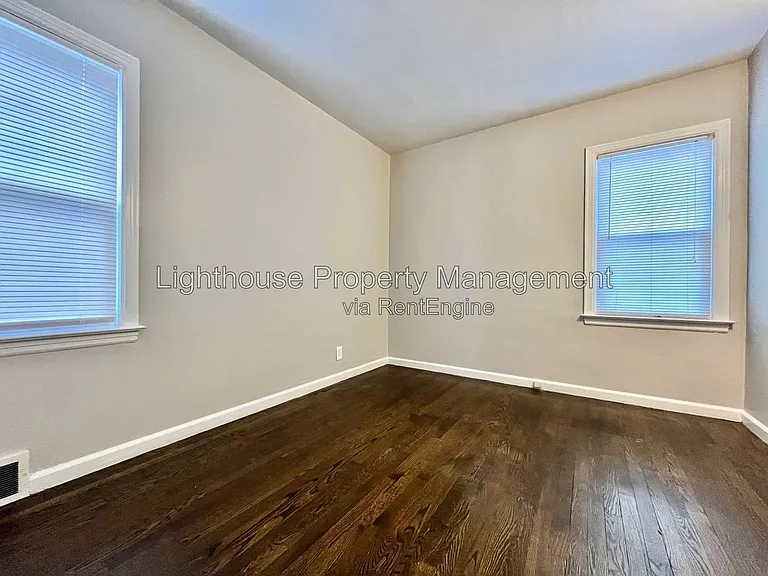 809 Eastern Ave NE — Photo 6