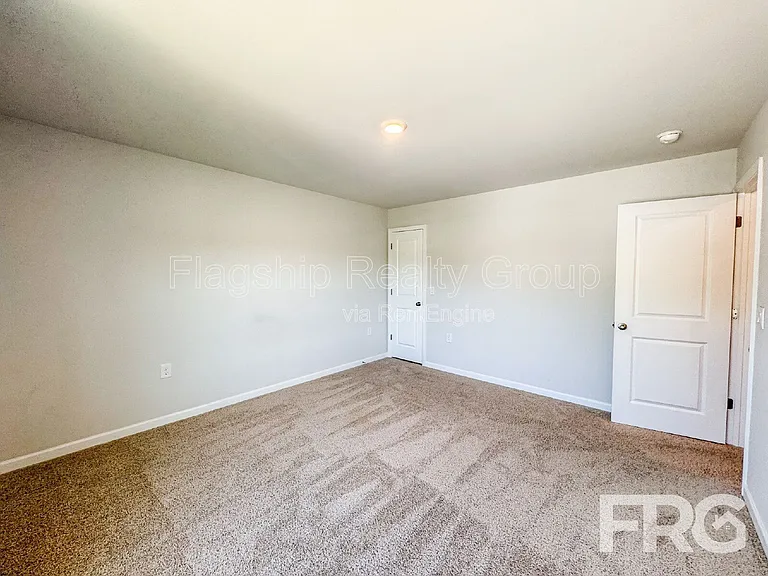 1313 Riverstone Dr — Photo 27