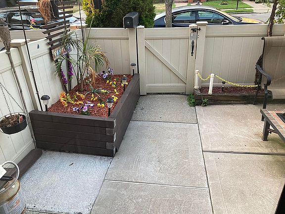 2nd image of 526 Lisk Ave