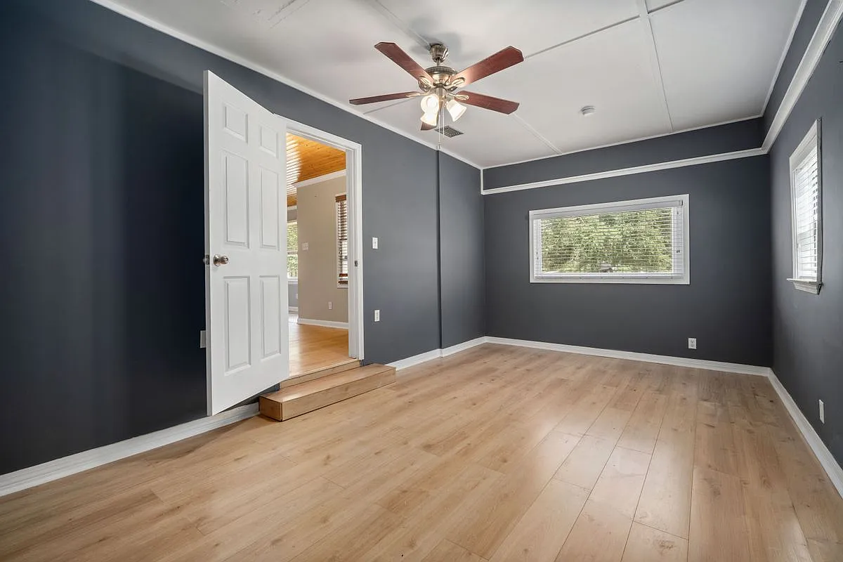 4 bed, 1.0 bath, 1200 sqft, $1,685 — Photo 4