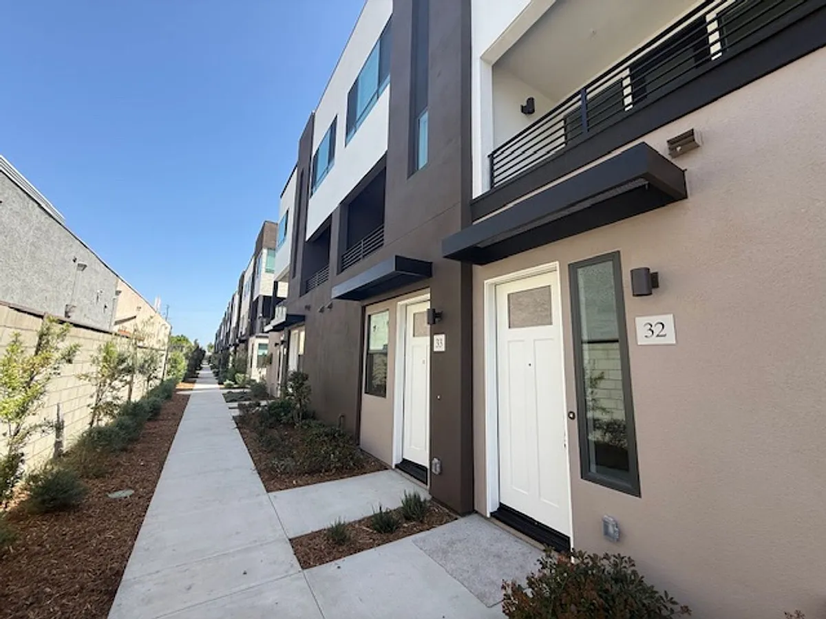 Building Photo - 33 Bigsby Dr