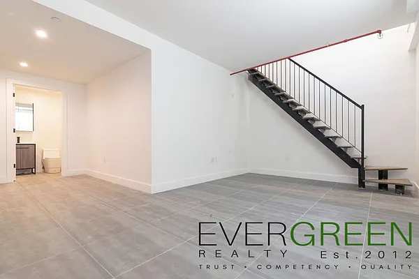 Rented by Evergreen Apartments BK | media 14