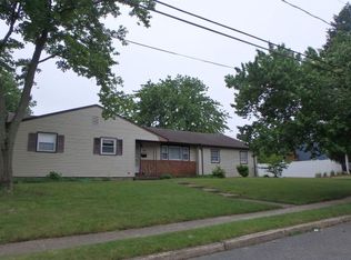 19 Taunton Dr, Howell, NJ