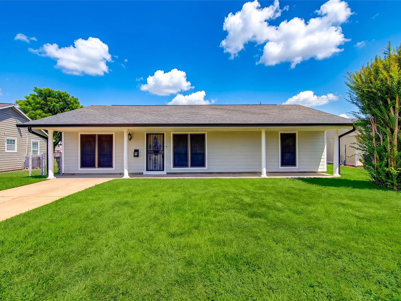 3 bed, 1.0 bath, 1196 sqft, $1,850 — Photo 2