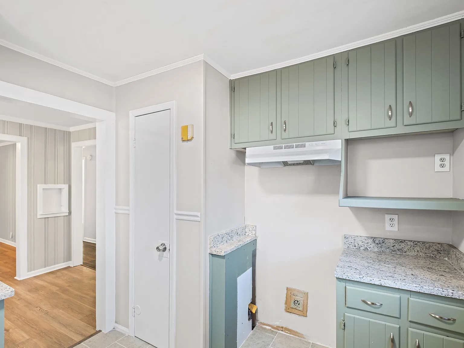 3 bed, 1025 sqft, $1,370 — Photo 3