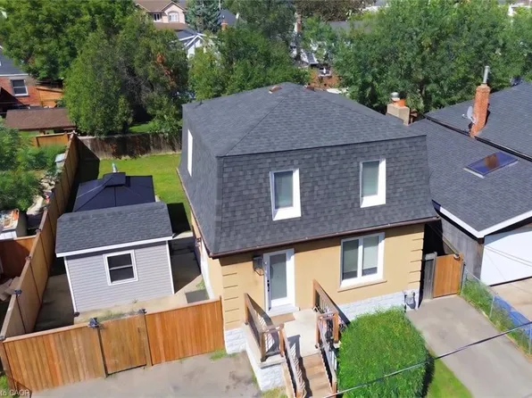 94 Howard Ave, Hamilton, ON L9A 2W5