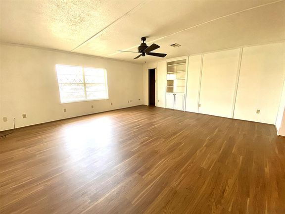 3rd image of 127 Jerry Dr