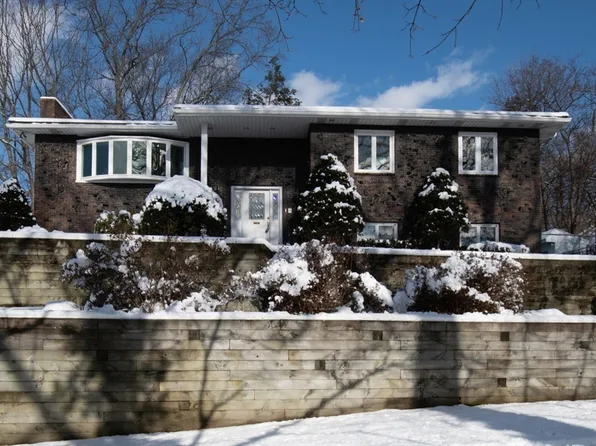 33 Lake Ave, Stoneham, MA 02180