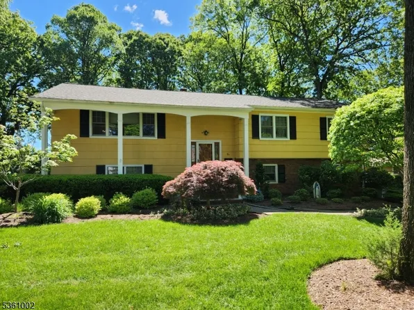 10 Lyncrest Dr, Paramus Boro, NJ 07652