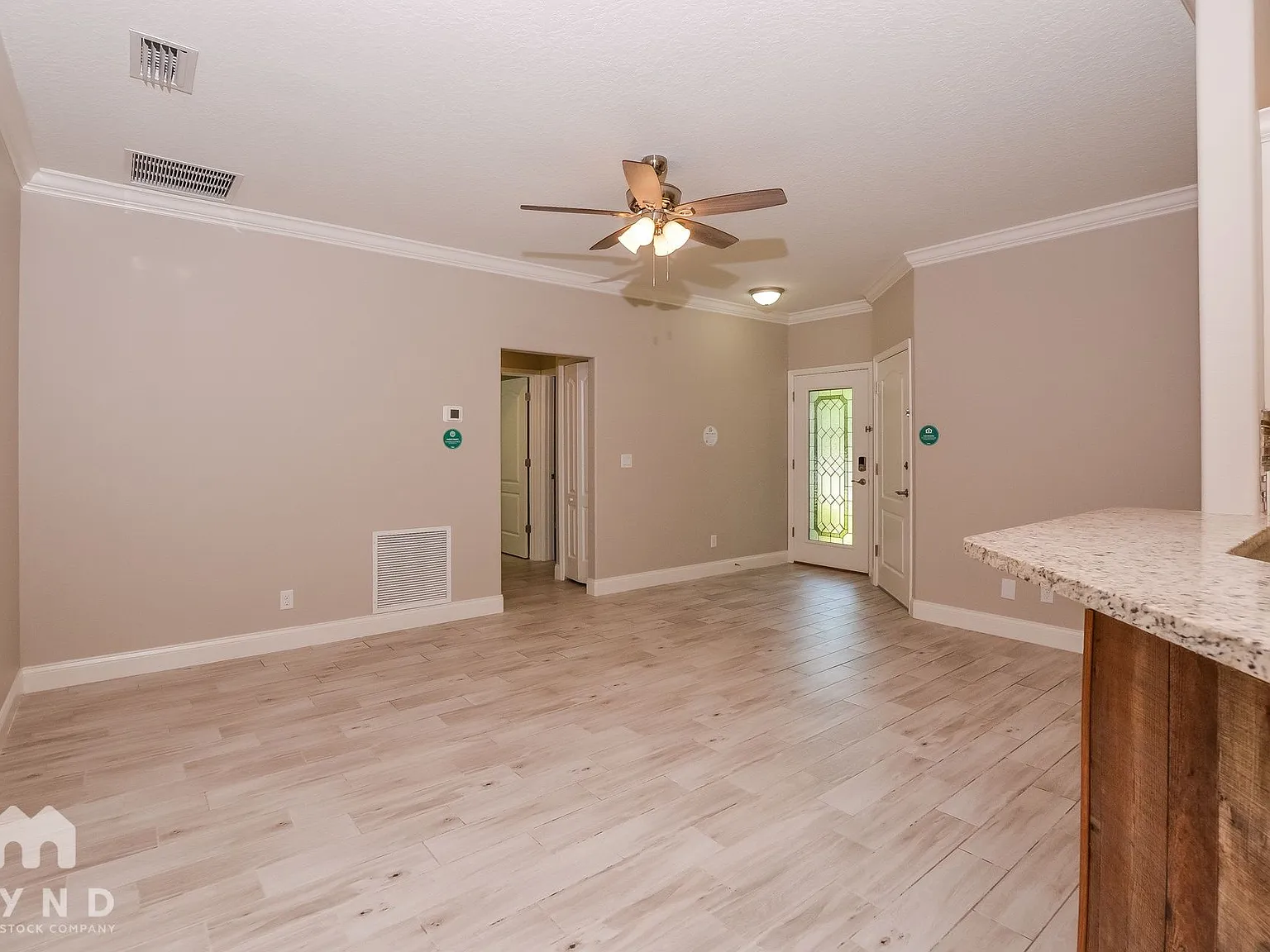 3 bed, 2.0 bath, 1313 sqft, $1,905 — Photo 4
