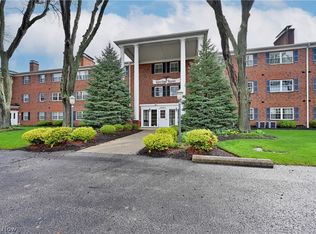 2885 Pease Dr APT 127, Rocky River, OH