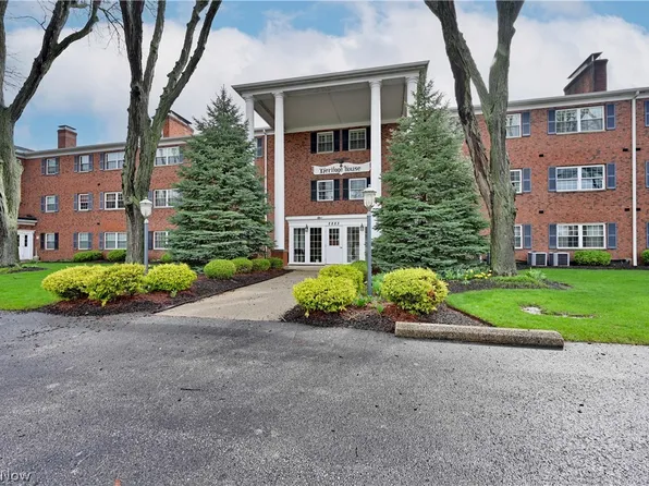 2885 Pease Dr APT 127, Rocky River, OH 44116