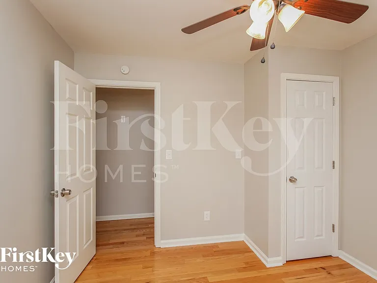 441 Bakers Bridge Cir — Photo 13