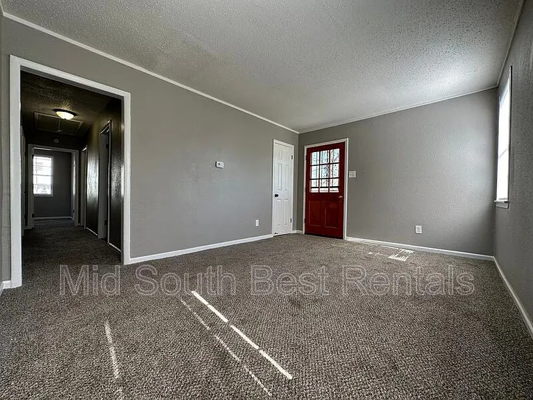 3205 Rochester Rd — Photo 6