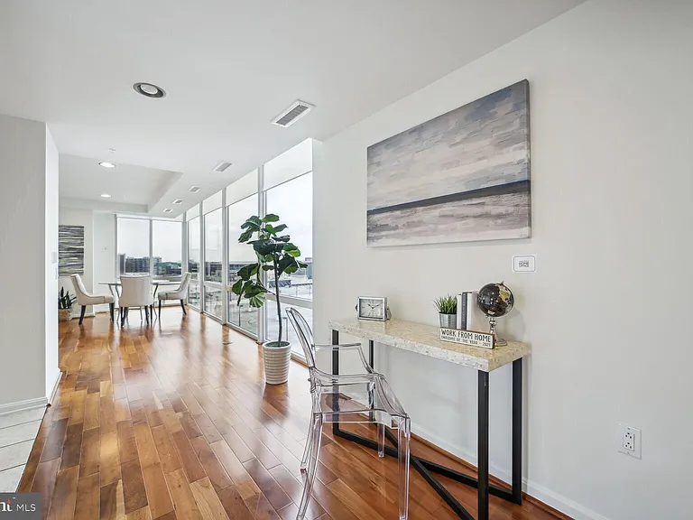 930 Wayne Ave #1205 — Photo 6