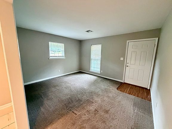 3rd image of 113 Elizabeth Ct
